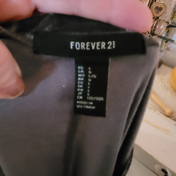 ★★ 3 for $20 item. Forever 21 Velvety dress. #053 - Picture 3 of 5